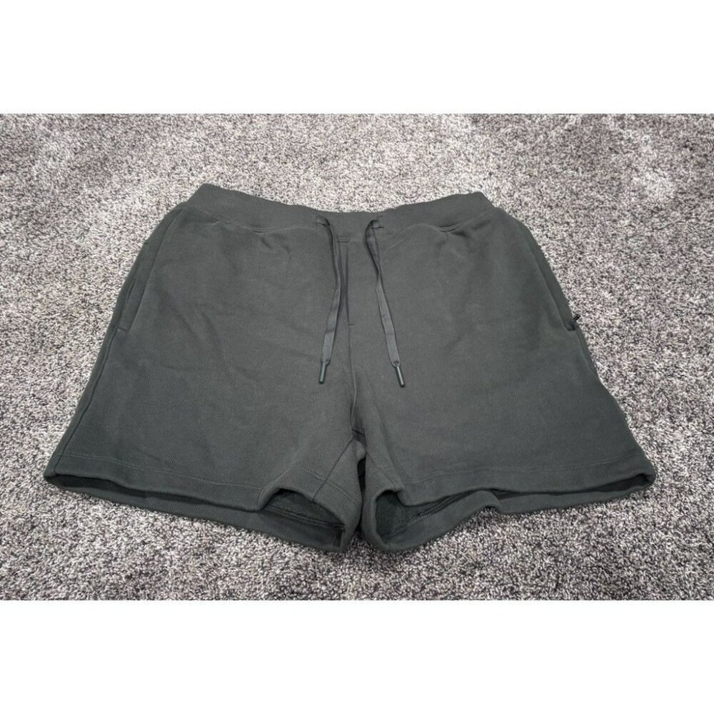 Lululemon Men’s Solid State Short Green Size Medium EUC